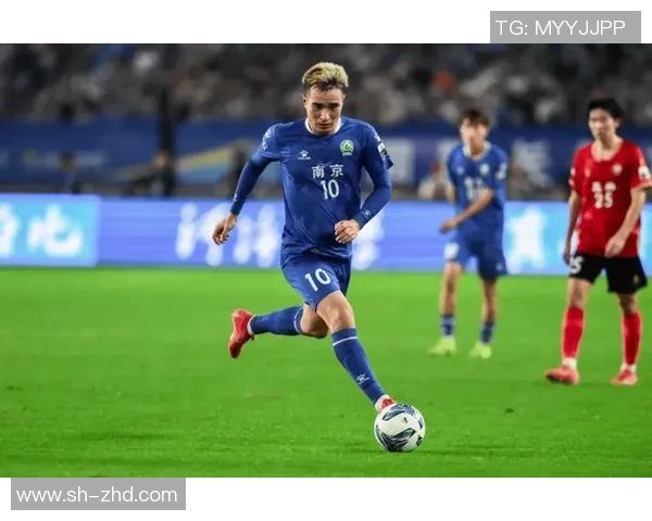 南京足球队在世界锦标赛中的团队协作表现分析与点评